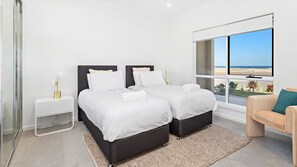 3 bedrooms, iron/ironing board, internet, bed sheets