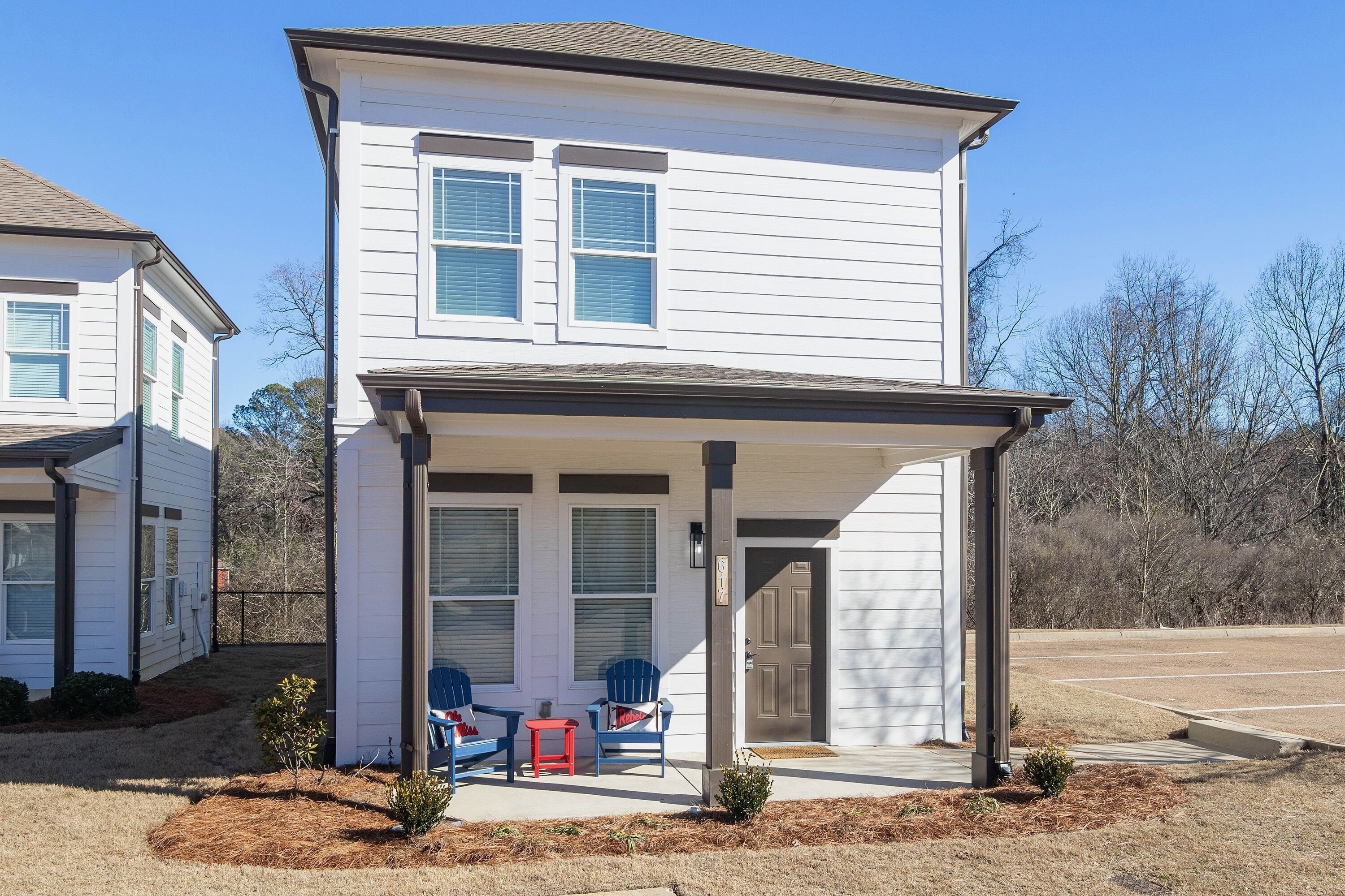 5 min TO OLE MISS and Square -Spacious 4BR-4.5BA Remodeled Townhome