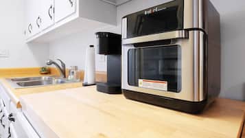 Réfrigérateur, four, cafetiÚre/bouilloire, bouilloire électrique