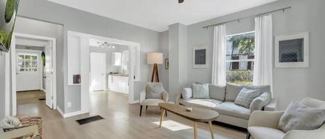 Smart-TV, peis og bøker