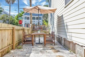 屋外ダイニングエリア