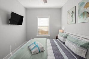 House, Multiple Beds, Patio, Garden View (220 Lahan Blvd - Laguna Haven) | 3 bedrooms, individually decorated, individually furnished, bed sheets