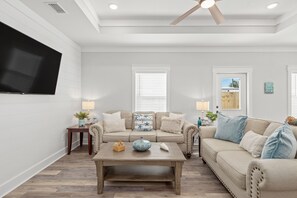 Living area - Laguna Haven! 3BR 2BA Sleeps 7! Your Perfect Escape! (Panama City Beach)