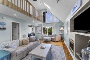 Smart TV - 3 Mins to Beach, Cozy Frisco 3Bd w/ Hot Tub (Frisco)