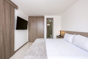 1 chambre, bureau, fer et planche à repasser, accès Internet