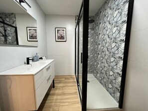 Hair dryer, towels, soap, shampoo