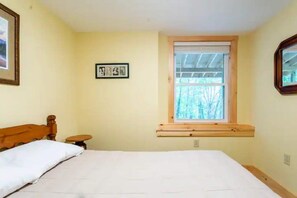 2 bedrooms, desk, free WiFi, bed sheets