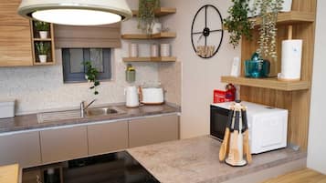 Kühlschrank, Mikrowelle, Ofen, Geschirrspüler