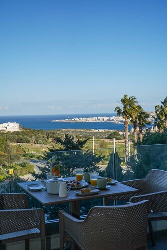  A  brand new listing! Enjoying Fantastic views. Be our guest!