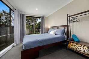 3 soveværelser, skrivebord, strygejern/strygebræt, weekendseng