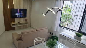 อพาร์ทเมนท์สำหรับครอบครัว | ห้องนั่งเล่น | ทีวีจอแบน