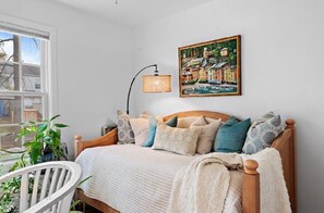 3 bedrooms, desk, iron/ironing board, WiFi
