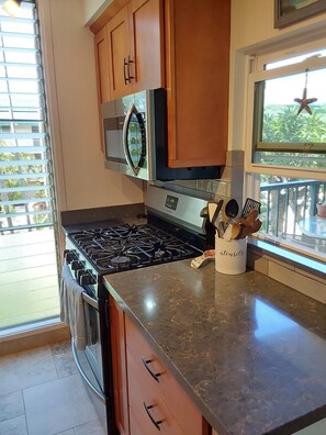 Fridge, microwave, oven, stovetop - Great condo within short walk to excellent beaches, shopping and dining. (Kihei)