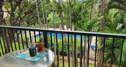 Great condo within short walk to excellent beaches, shopping and dining.