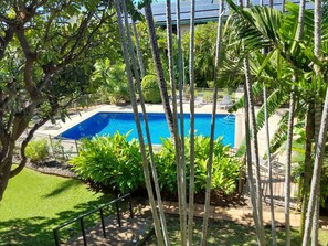 Outdoor pool - Great condo within short walk to excellent beaches, shopping and dining. (Kihei)