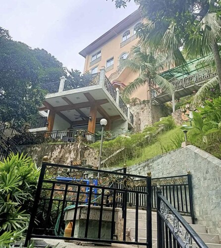 Spacious , elegant house for rent, 4 bed room situated on top of creek in Cebu.