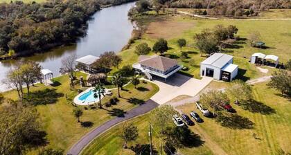 River Front W/ Pool - Relax ~ Chocolate Bayou Ranch Home