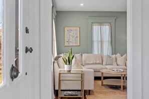 Smart-TV, Tischfußball, Tischtennisplatte