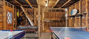 Spring Escape in Hatchville – Sleeps 6 + Dogs!