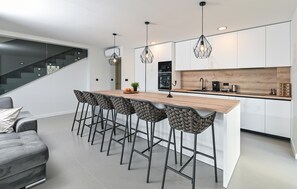 Réfrigérateur, four, plaque de cuisson, lave-vaisselle