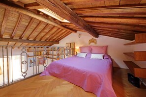 2 slaapkamers, een strijkplank/strijkijzer, gratis wifi, beddengoed
