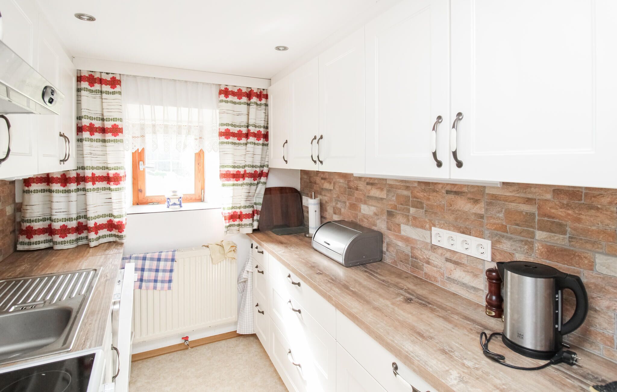 Fridge, stovetop, dishwasher, coffee/tea maker