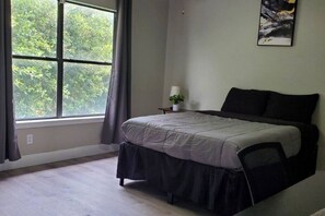 4 bedrooms, desk, iron/ironing board, free WiFi