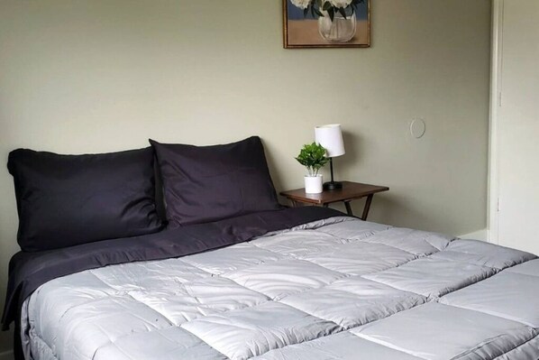 4 bedrooms, desk, iron/ironing board, free WiFi - Welcome to your charming Converse retreat! (Converse)