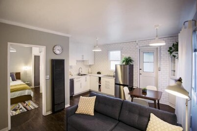 The Lincoln Street Cottage SANITIZED & SAFE!