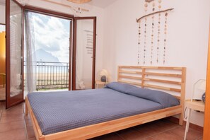 2 bedrooms, iron/ironing board, free WiFi