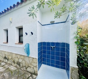 シャワー、ヘアドライヤー、タオル