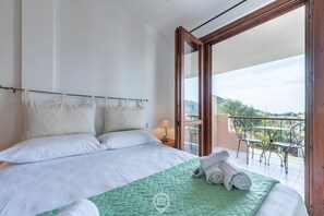 2 bedrooms, iron/ironing board, travel cot, WiFi - Relaxing Sunlit Getaway (Villasimius)