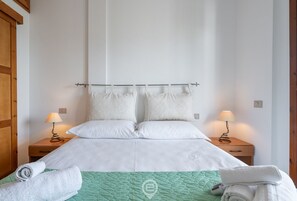 2 bedrooms, iron/ironing board, travel cot, WiFi