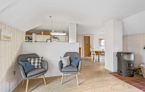 TV, fireplace, stereo - Nice home in Fanø with WiFi (Fanø)