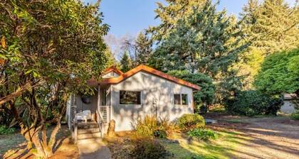 Earthworks Art House