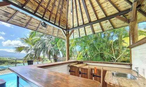 Verger suspendu – Huge villa with swimming pool  – Étang-Salé les Hauts