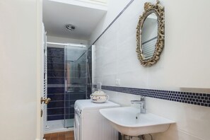 Ducha, secador de pelo, bidet