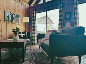 Téléviseur connecté, foyer, lecteur de DVD, sélection de films