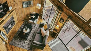 TV connectée, cheminée, lecteur de DVD, vidéothèque