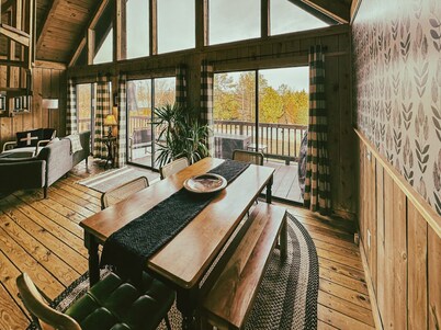 Rustic Lake Keowee Cabin, Perfect for Couples! Dock, Pool & Boat Slip