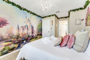 4 Schlafzimmer, Schreibtisch, Bügeleisen/Bügelbrett, Reisekinderbett