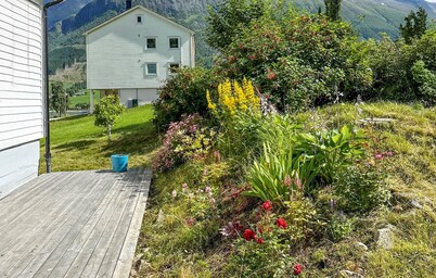 2 bedroom lovely home in Innfjorden