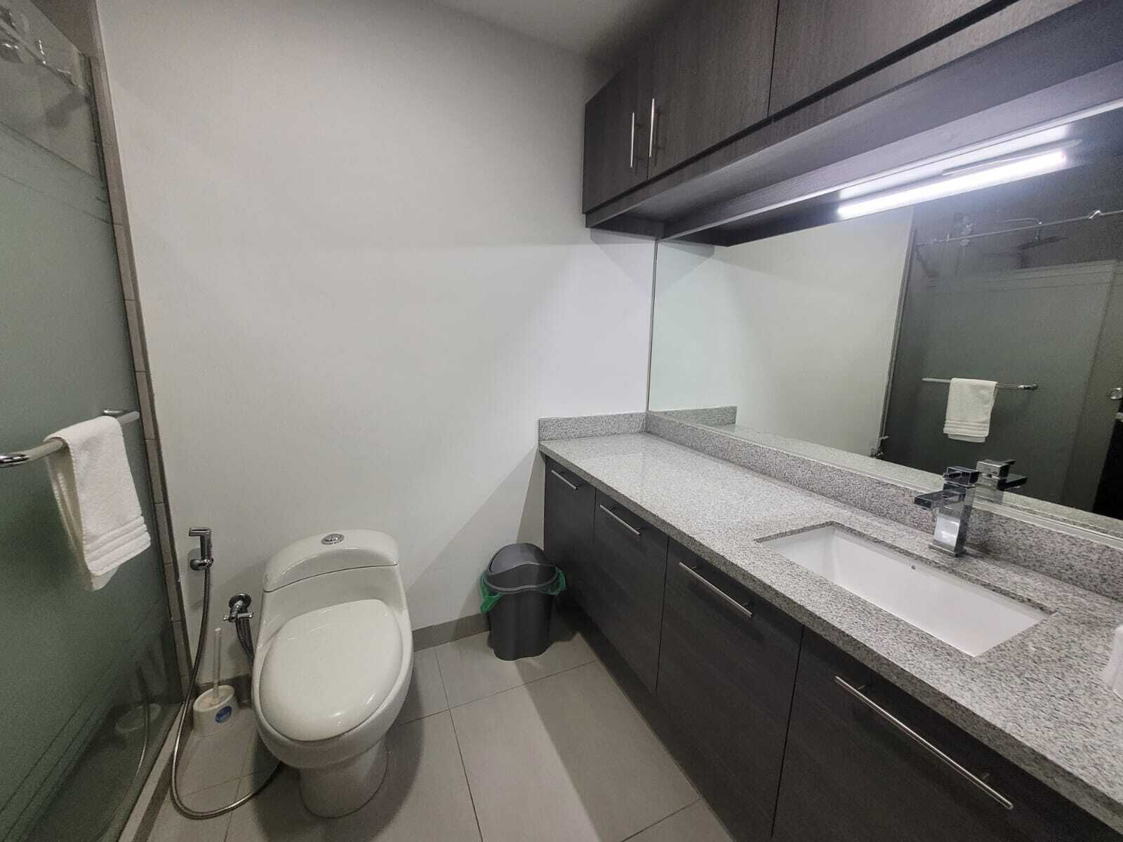 تجهيزات دش، مناشف، صابون، شامبو