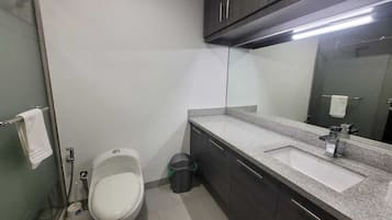 تجهيزات دش، مناشف، صابون، شامبو