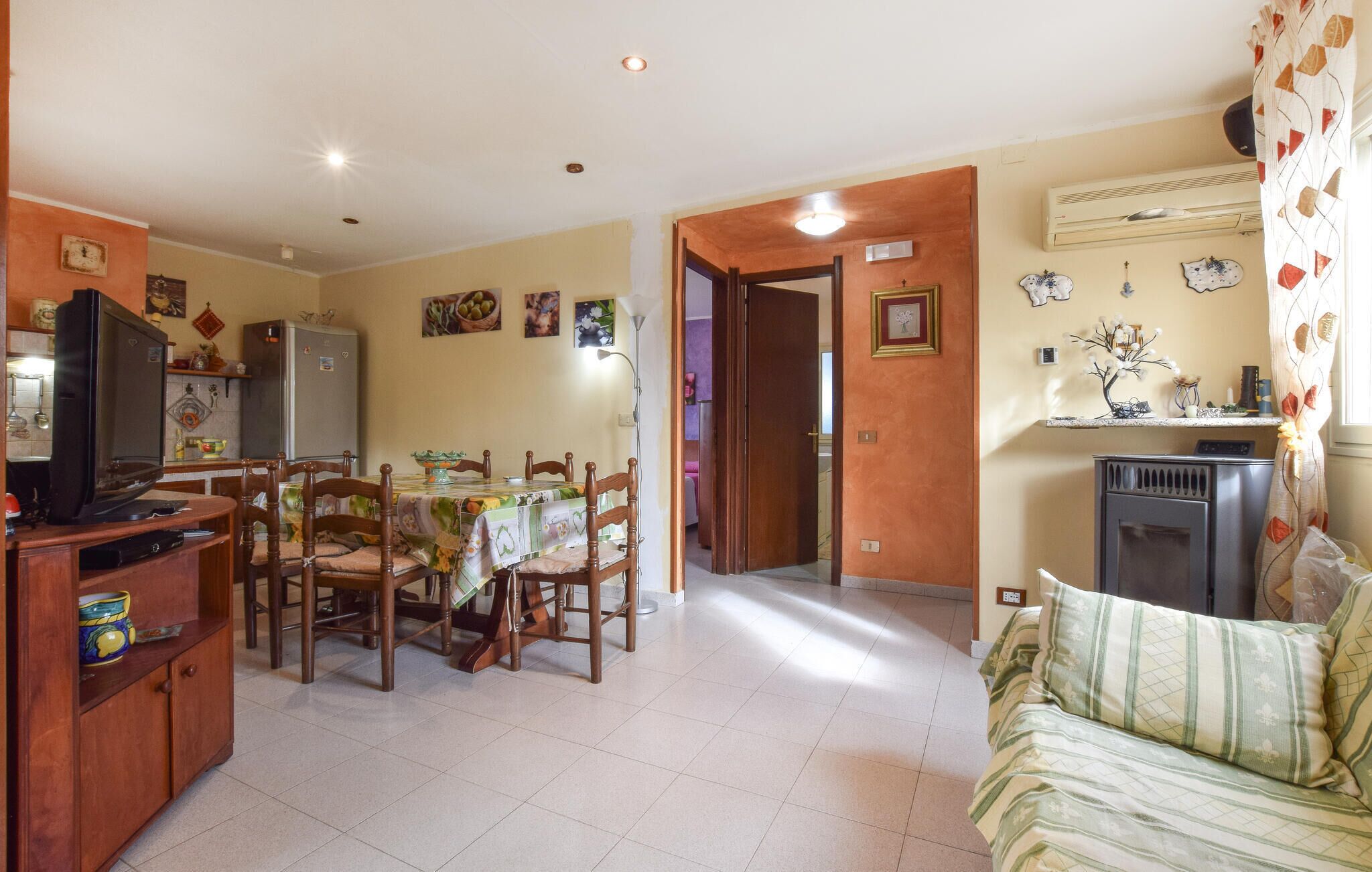 Télévision, cheminée