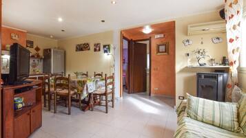 Télévision, cheminée