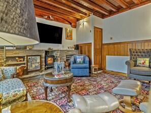 Fireplace - 4 bedroom accommodation in Hawes (Hawes)