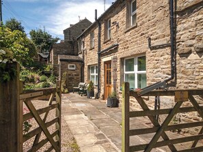 Terrace/patio - 4 bedroom accommodation in Hawes (Hawes)