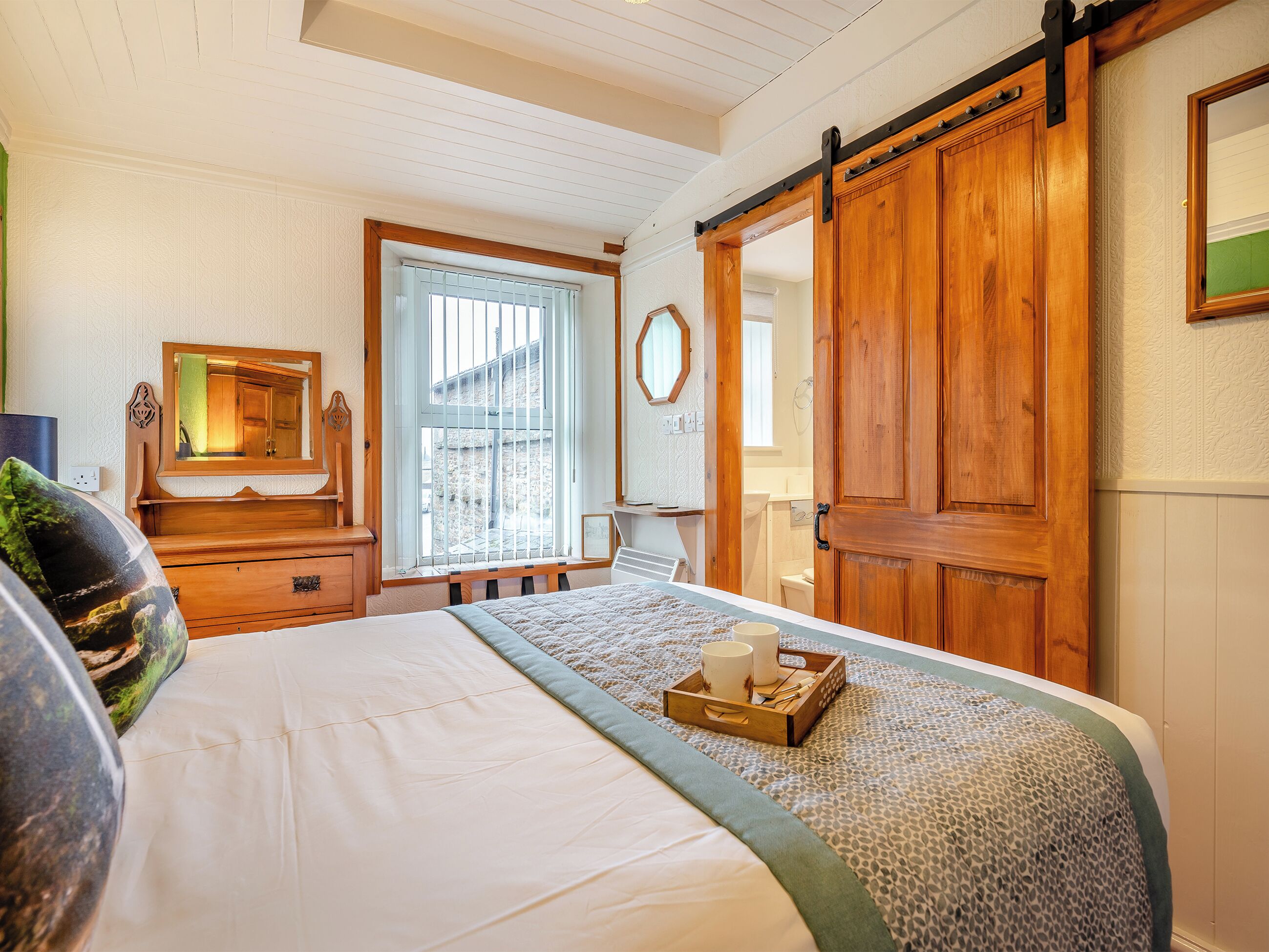 4 bedrooms, free WiFi, bed sheets