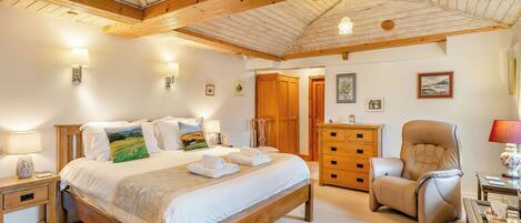 4 bedrooms, free WiFi, bed sheets